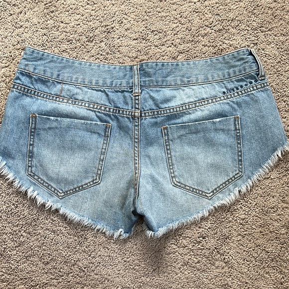 BILLABONG Jean Shorts - Picture 3 of 5
